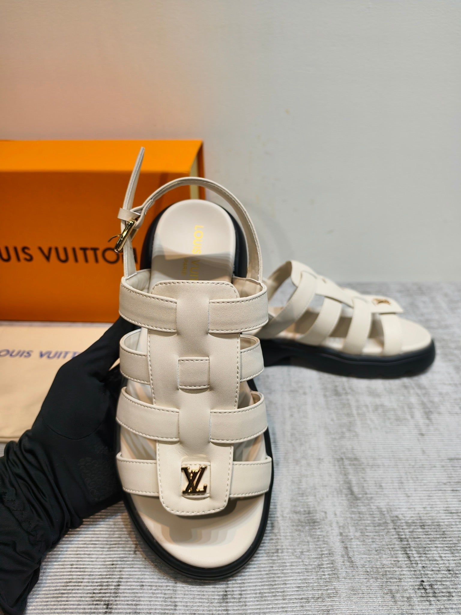 Sandales Louis Vuitton Nevada Écru profil