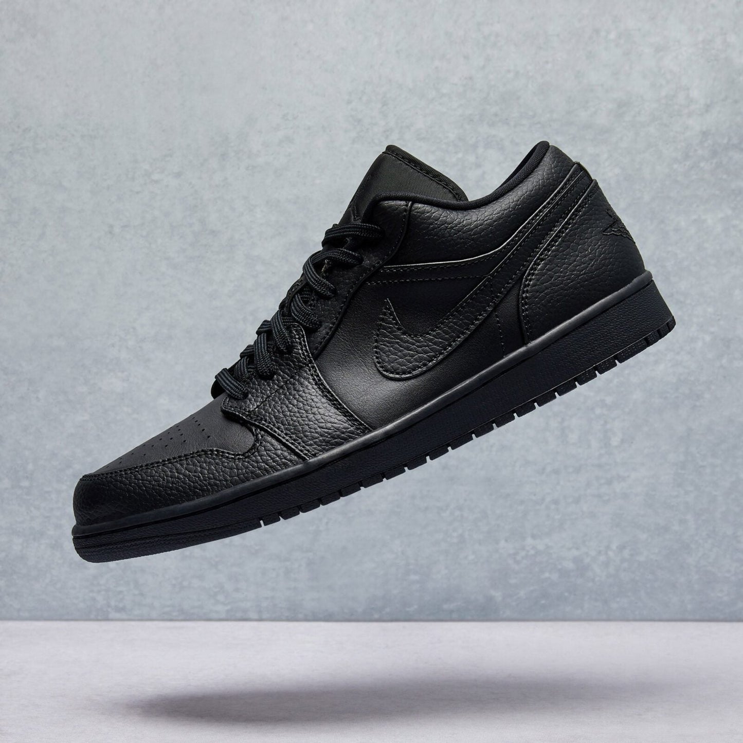 AIR JORDAN 1 Low TRIPLE BLACK