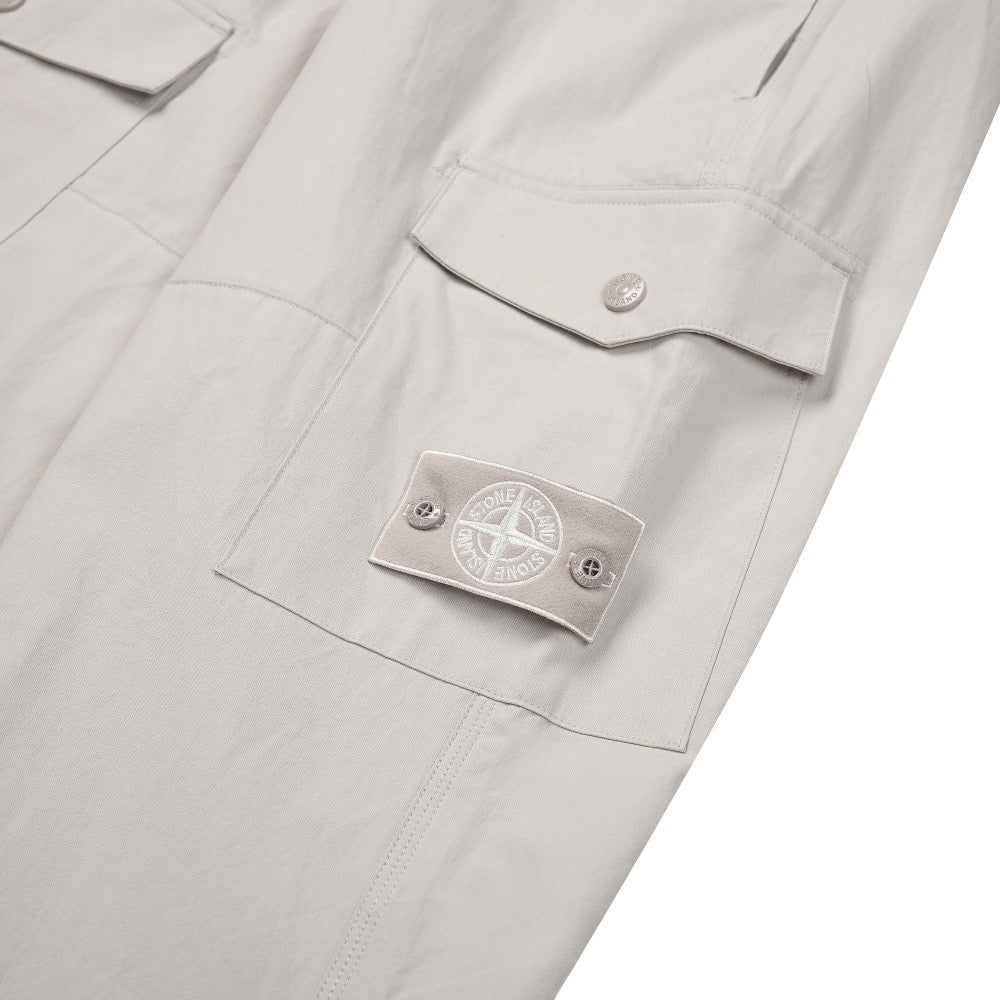 Pantalon cargo Stone Island Ghost gris poudré - porté