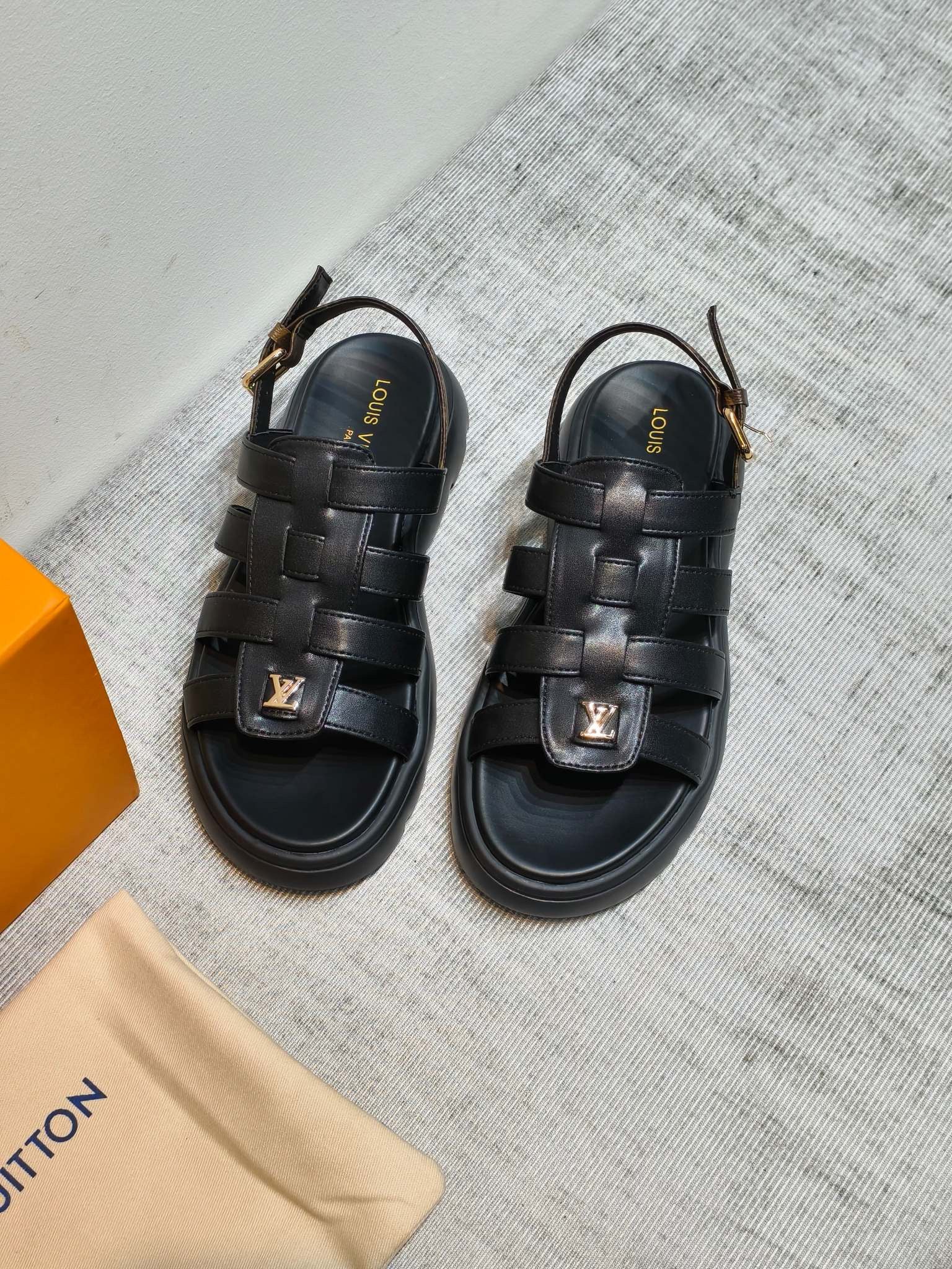 Sandales Louis Vuitton Nevada Noir dessus