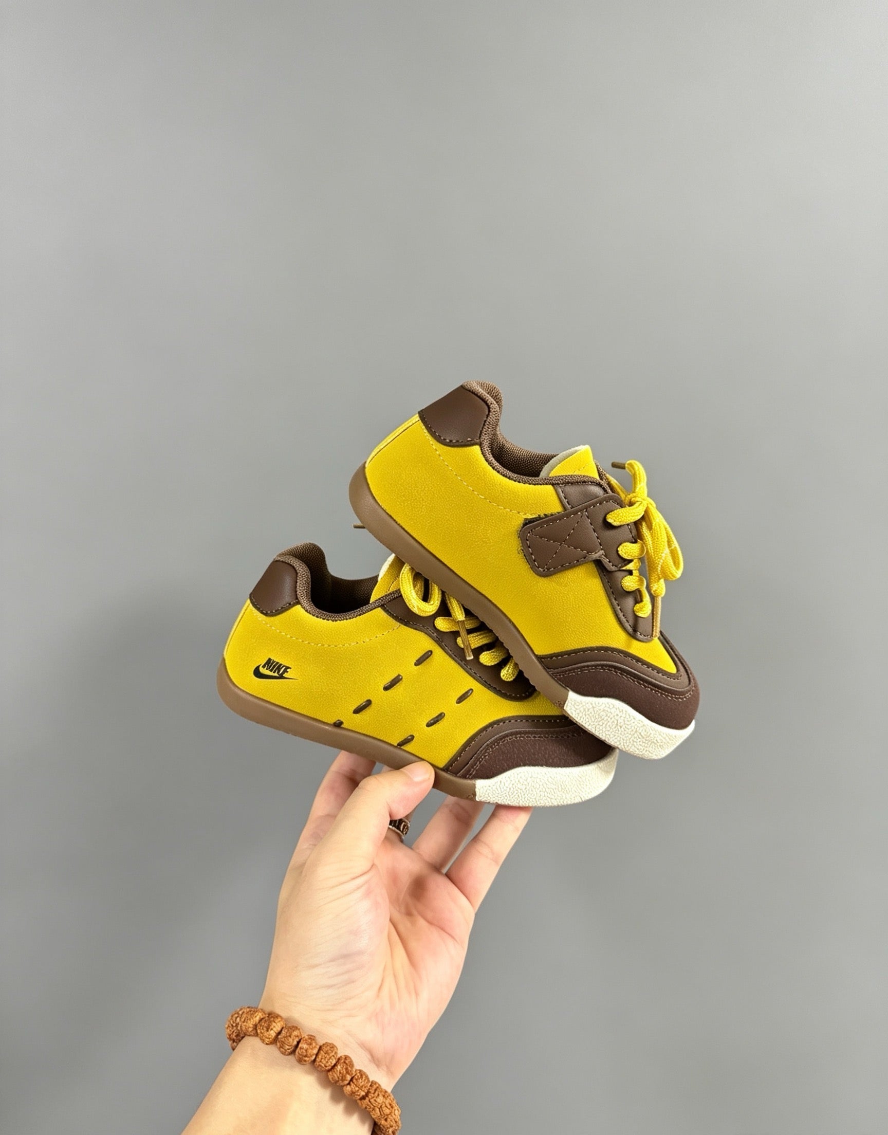 Nike Baskets Rétro Enfant à Lacets