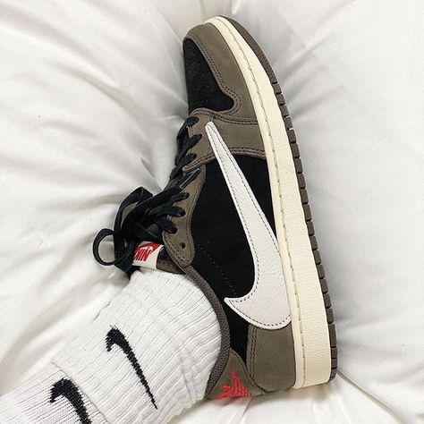 AIR JORDAN 1 RETRO Low TRAVIS SCOTT