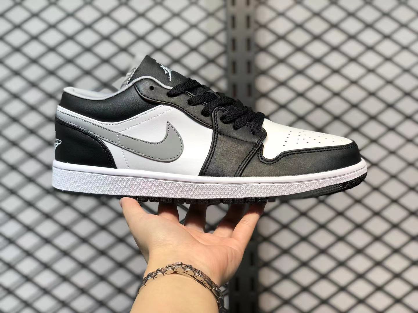 AIR JORDAN 1 Low MEDIUM GREY