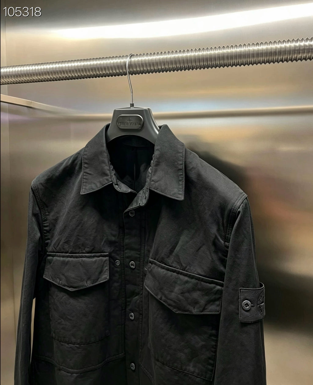 Surchemise Stone Island Ghost noir - détail sur cintre