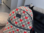 Petit Backpack Gucci GG Marmont Enfant Beige Cœurs Rouges - Vue de face rapprochée