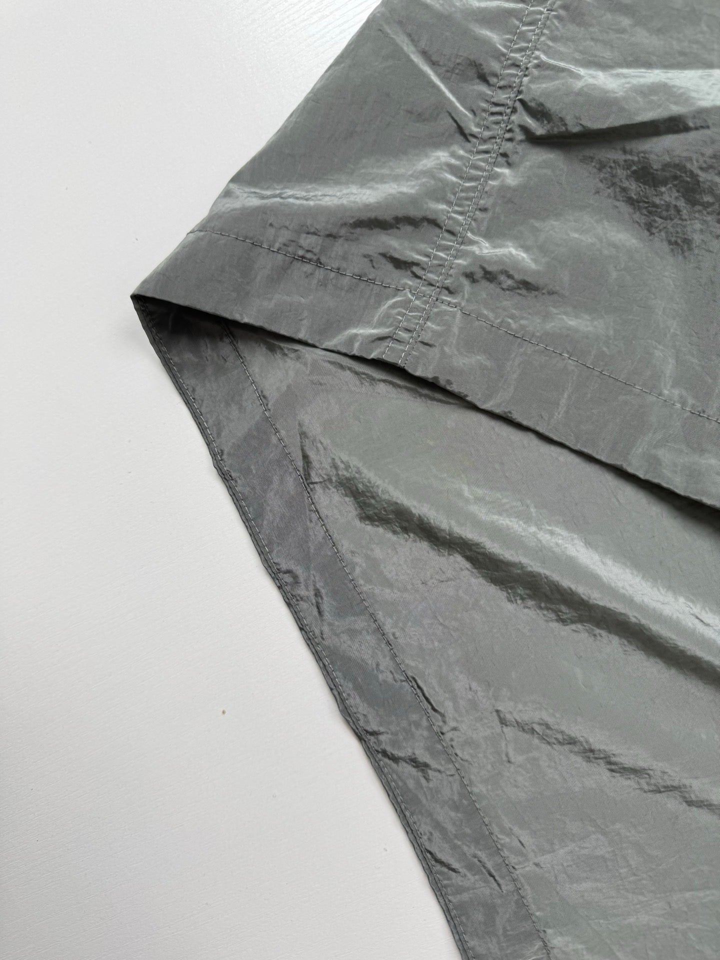 Veste Stone Island Nylon Metal gris métal - détail ourlet