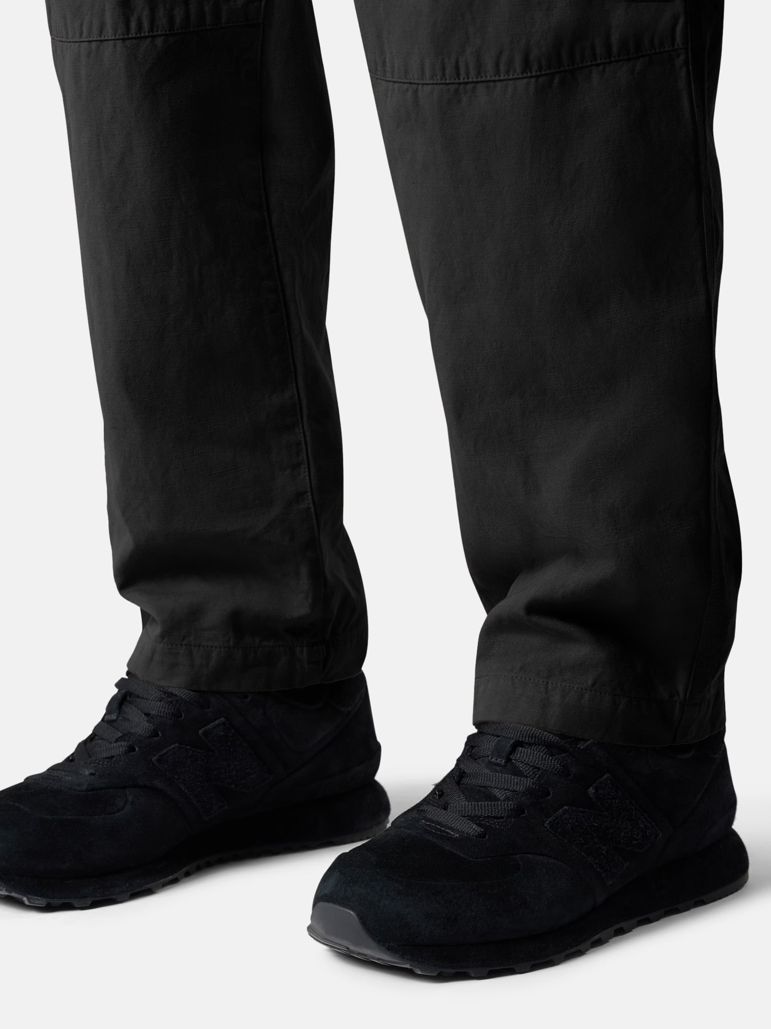 Pantalon cargo Stone Island Ghost noir - porté détail