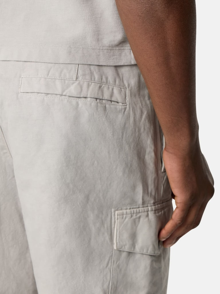 Pantalon cargo Stone Island Ghost gris poudré - détail poche
