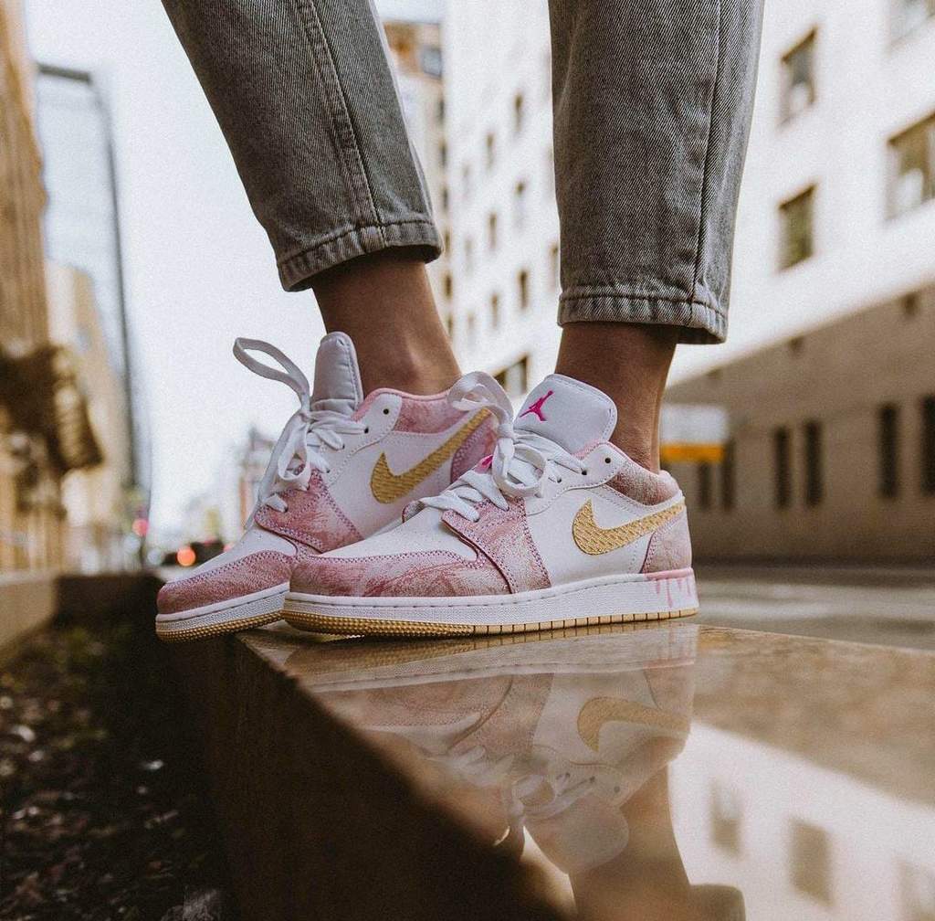 AIR JORDAN 1 Low PAINT DRIP