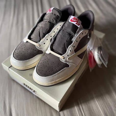 Air Jordan 1 Low Travis Scott Reverse Mocha