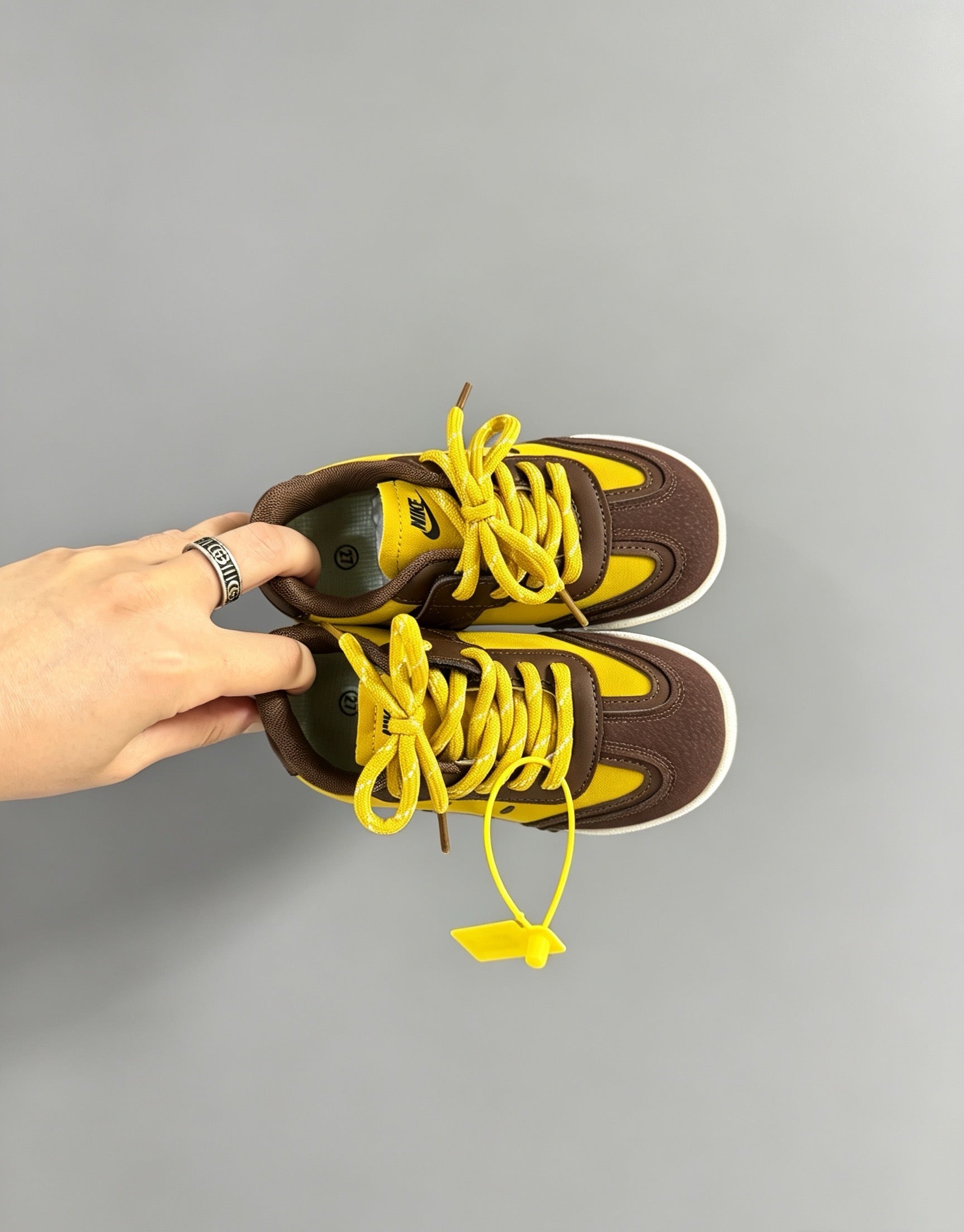 Nike Baskets Rétro Enfant à Lacets