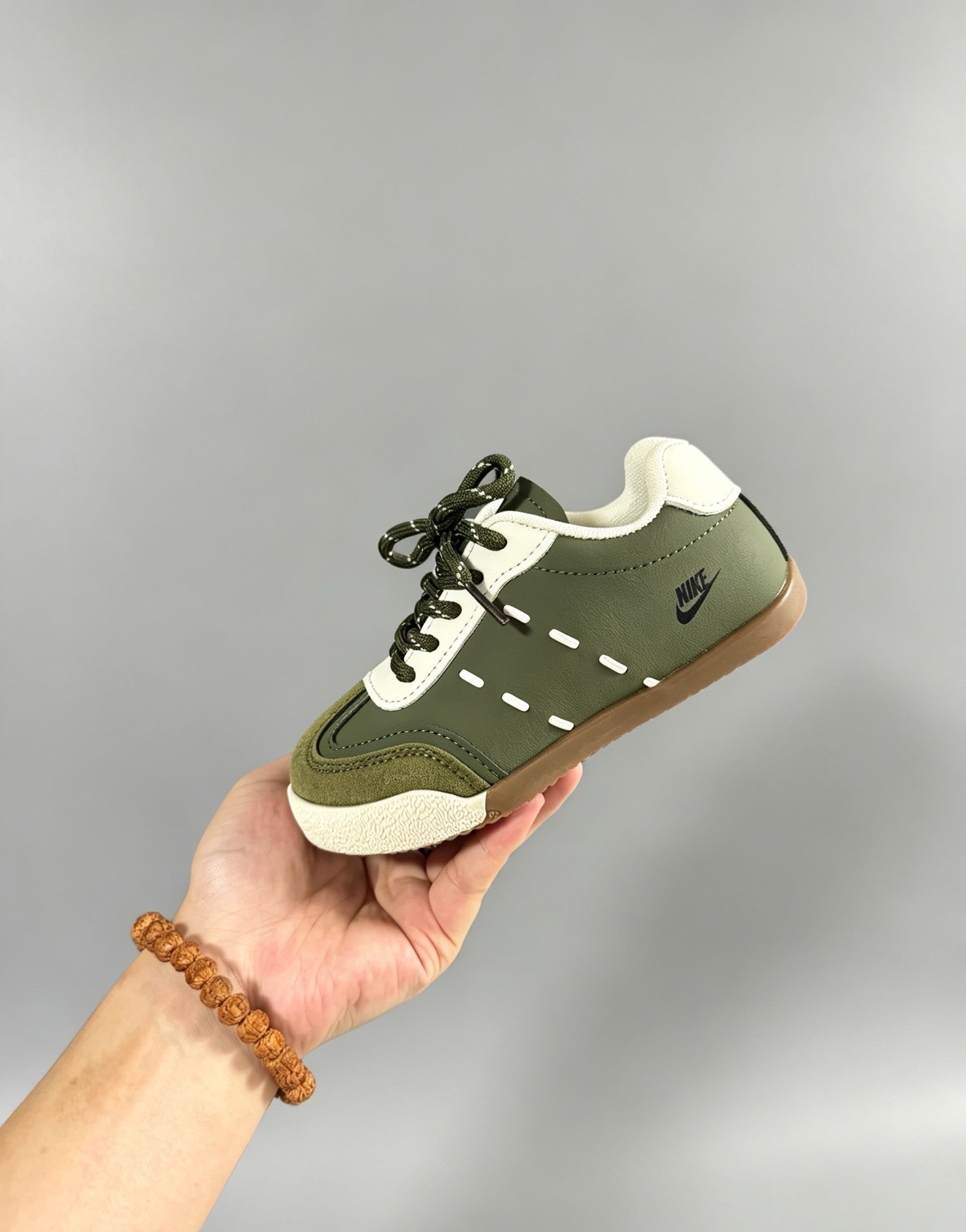 Nike Baskets Rétro Enfant à Lacets