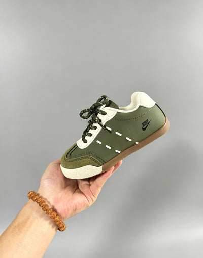 Nike Baskets Rétro Enfant à Lacets