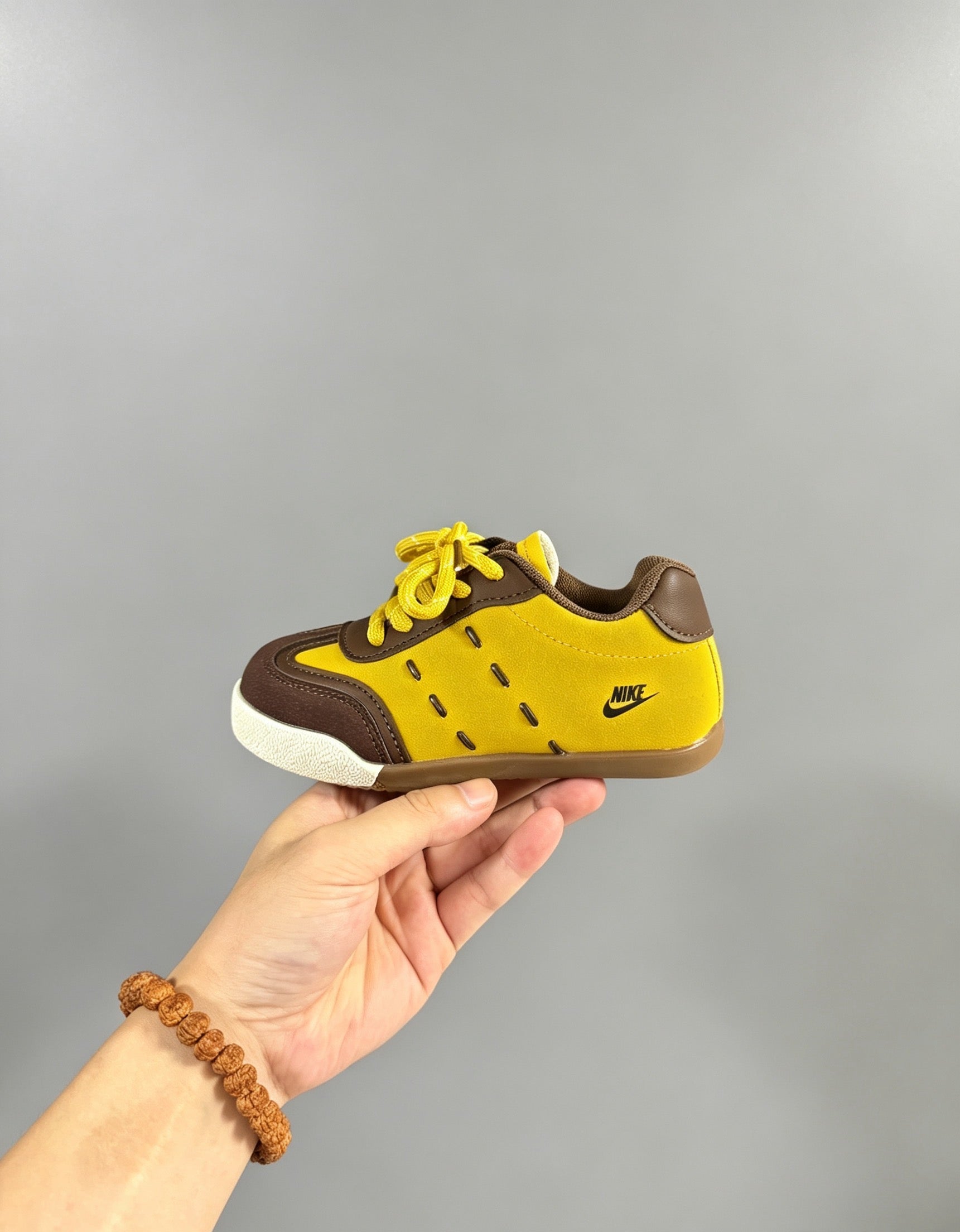 Nike Baskets Rétro Enfant à Lacets