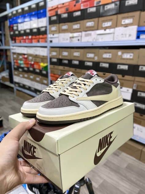 Air Jordan 1 Low Travis Scott Reverse Mocha