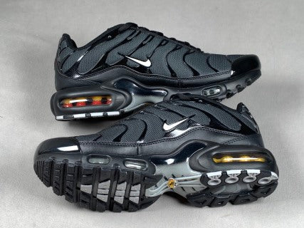 Nike Air Max Plus TN – Noir Swoosh Multicolore