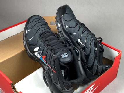 Nike Air Max Plus TN – Noir Swoosh Multicolore