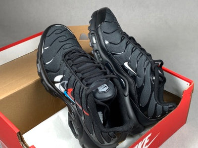 Nike Air Max Plus TN – Noir Swoosh Multicolore