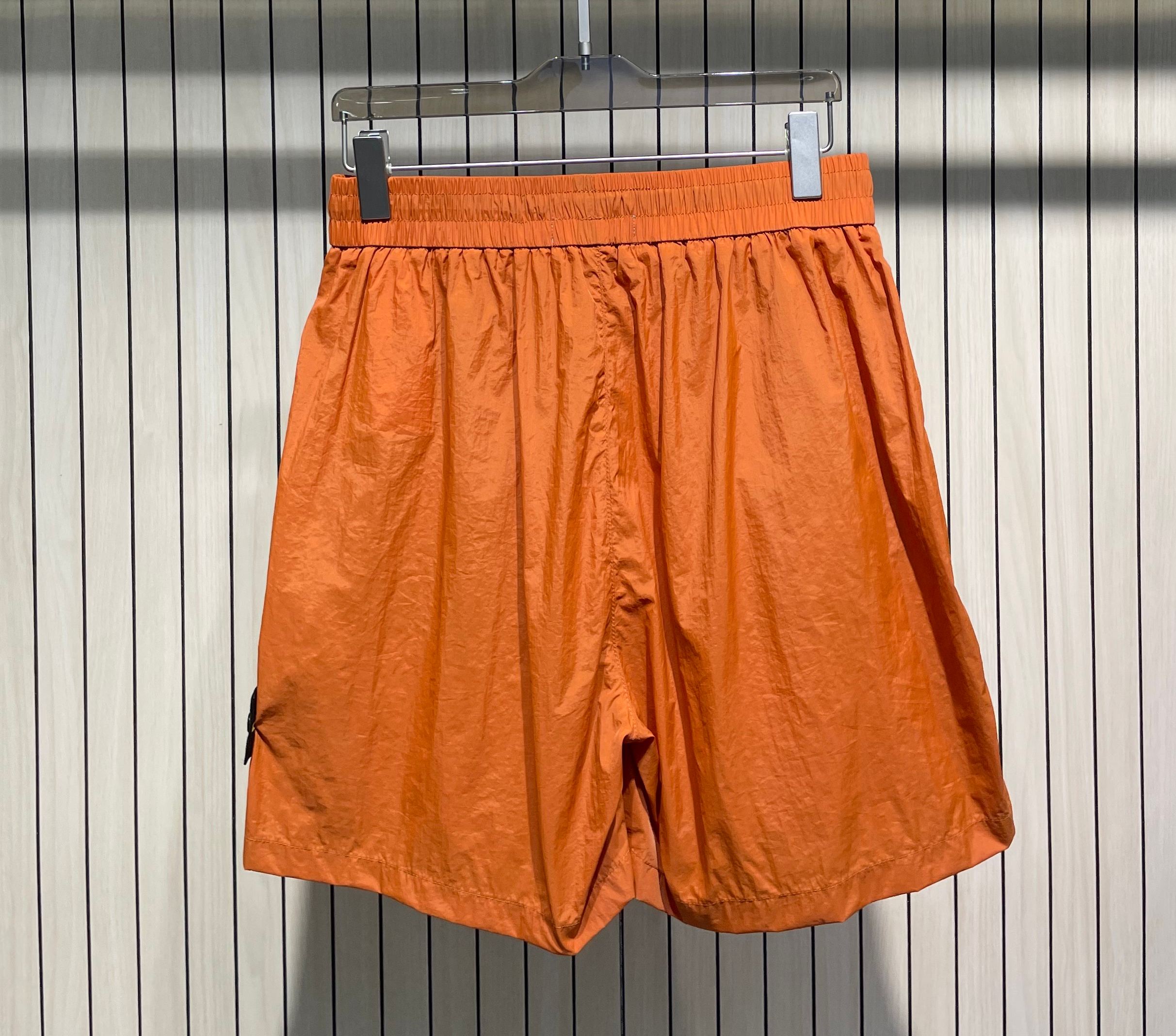 💰🔥🔥🔥 Coffret de crème solaire Stone Island avec nouveau logo Couleurs : Abricot, Vert clair, Orange, Bleu clair Tailles : S, M, L, XL, XXL